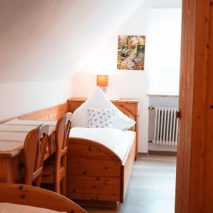 Zimmer mit zwei Einzelbetten